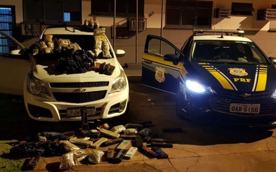 PRF apreende 52 kg de maconha e 20 kg de skunk e prende traficante reincidente em Bandeirantes