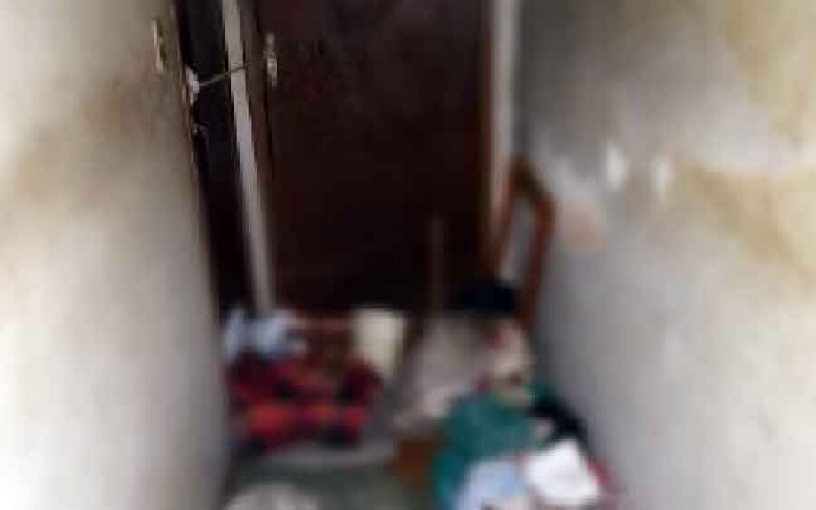 Mulher com HIV denuncia família por maus-tratos e diz que foi obrigada a morar no banheiro em MS