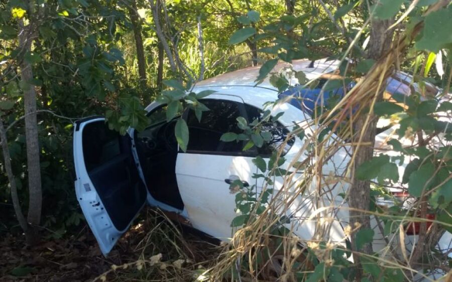 Veículo roubado é recuperado pela PM próximo a Alcinópolis