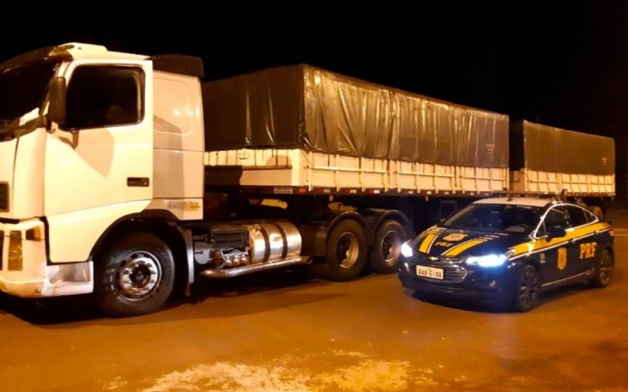 PRF apreende 442 mil maços de cigarros contrabandeados em Jaraguari