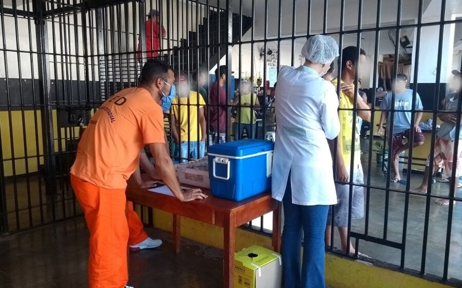Com antecipação de campanha, Agepen imuniza cerca de 12 mil detentos e servidores contra gripe em MS