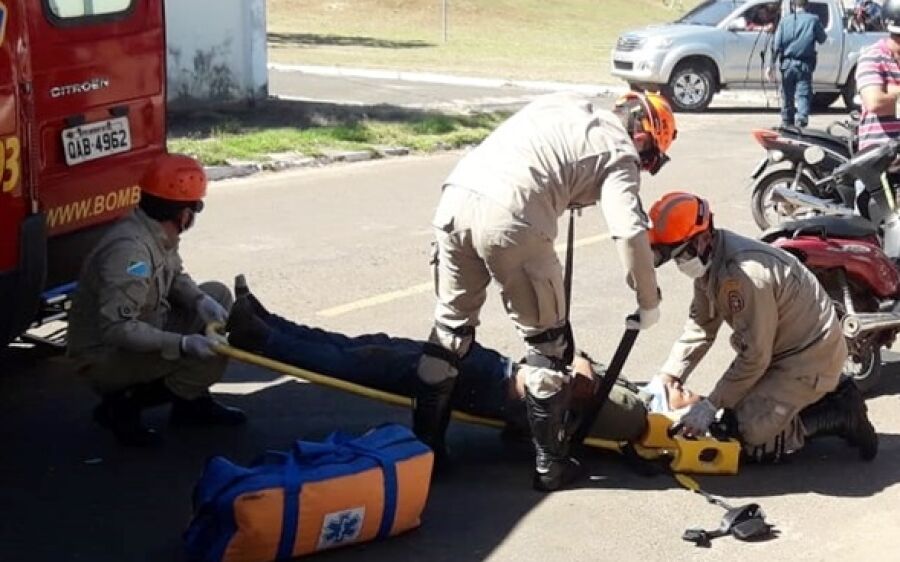 Colisão entre motocicletas deixa homem ferido no Morada Altos de São Pedro