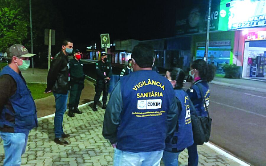 Vigilância Sanitária e PM fazem operação contra aglomerações no fim de semana