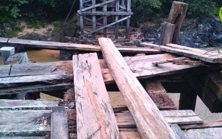 Ponte cai e deixa 40 famílias isoladas  na região de Rio Verde 
