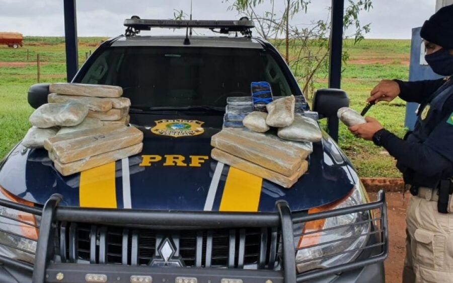 PRF apreende 20,8 Kg de maconha e 3,3 Kg de skunk com passageiro de ônibus em São Gabriel do Oeste