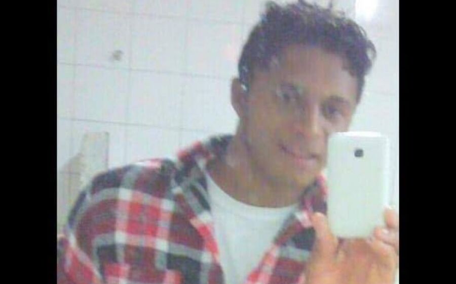 Polícia divulga foto de homem que quase decepou mãos de mulher