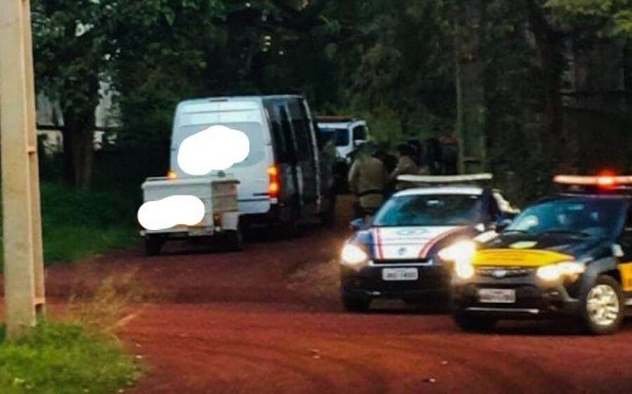 Van é apreendida ao ser flagrada transportando 37 bolivianos de São Paulo