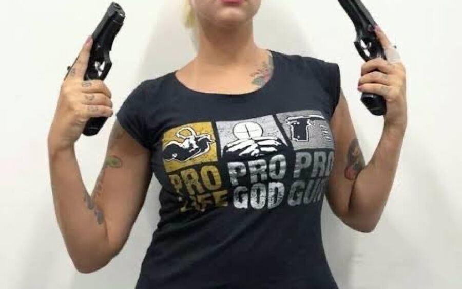 Sara Winter, líder do movimento 300 do Brasil, é presa pela PF