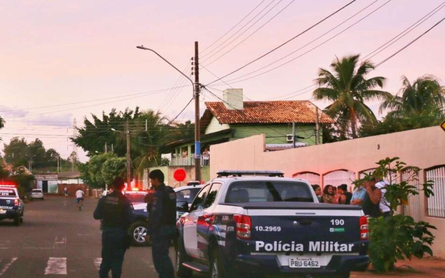 De tornozoleira, grávida presa diz que matou namorado no churrasco porque pediu para abortar