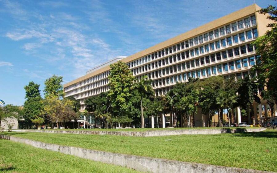 MEC autoriza aulas on-line no ensino superior até dezembro