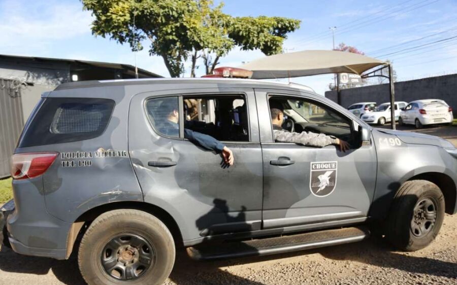 Delegado preso na Omertà tinha fuzil e mais de 700 munições escondidas em sala privativa