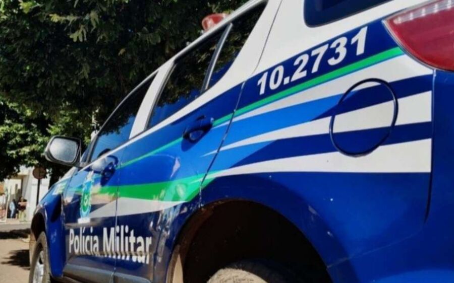 Após surto de mulher homem se tranca no quarto para não apanhar em MS