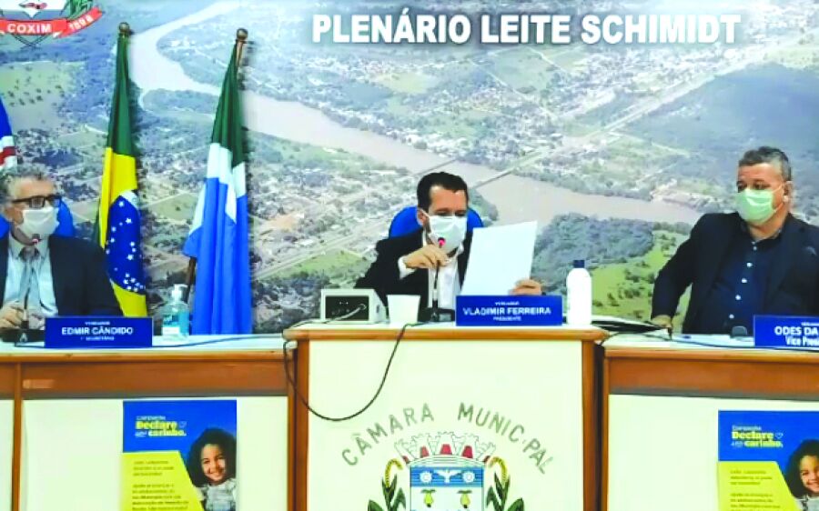 Aprovado por unanimidade projeto que autoriza antecipação de metade do 13° dos servidores municipais
