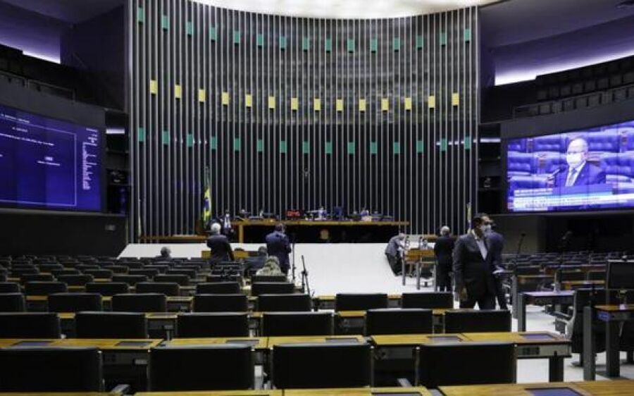 Deputados criticam regras de exames para habilitação de trânsito defendidas por relator