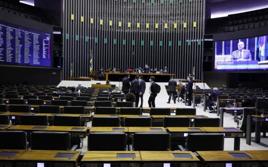 Deputados aprovam em 1º turno texto-base da PEC que adia as eleições municipais  Fonte: Agência Câma