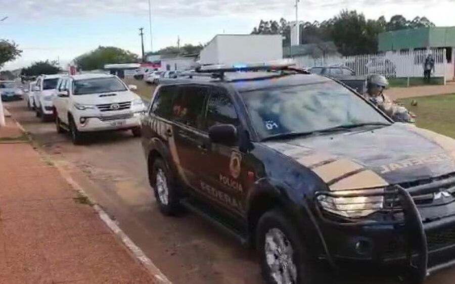 PF apreende carros da organização criminosa do tráfico na fronteira