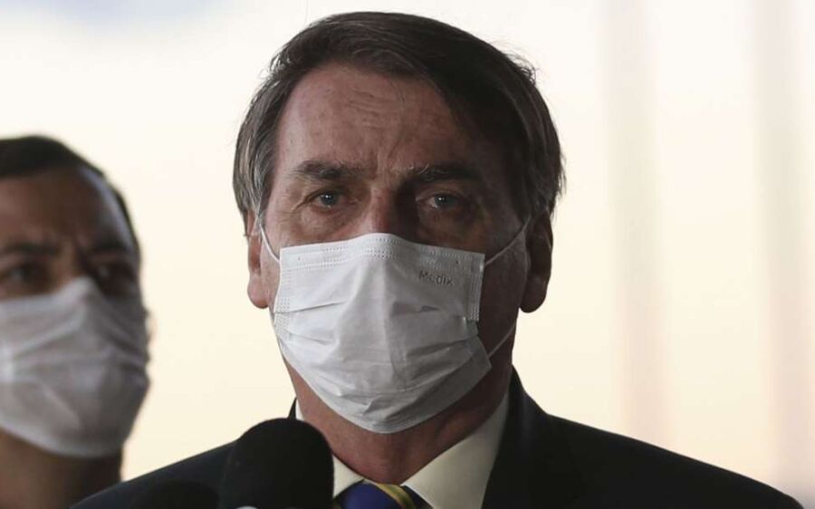 Bolsonaro sanciona lei que torna obrigatório o uso de máscara