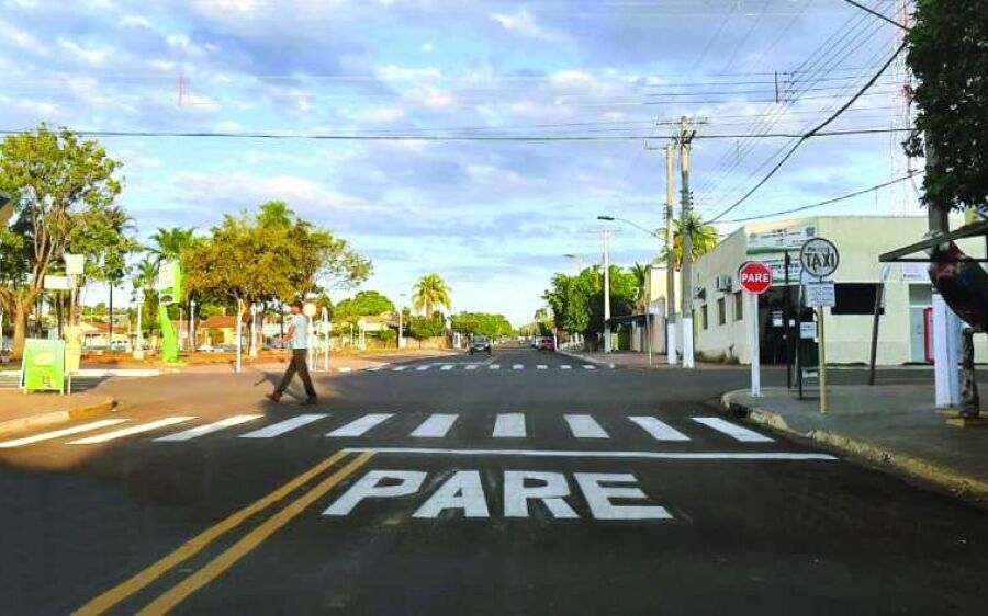 Prefeitura implanta e revitaliza sinalização de trânsito em vias de grande fluxo em Rio Verde 