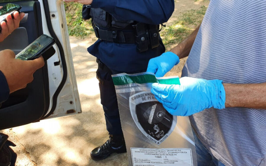 Celular e litro de pinga podem ajudar polícia esclarecer execução de gari em Coxim