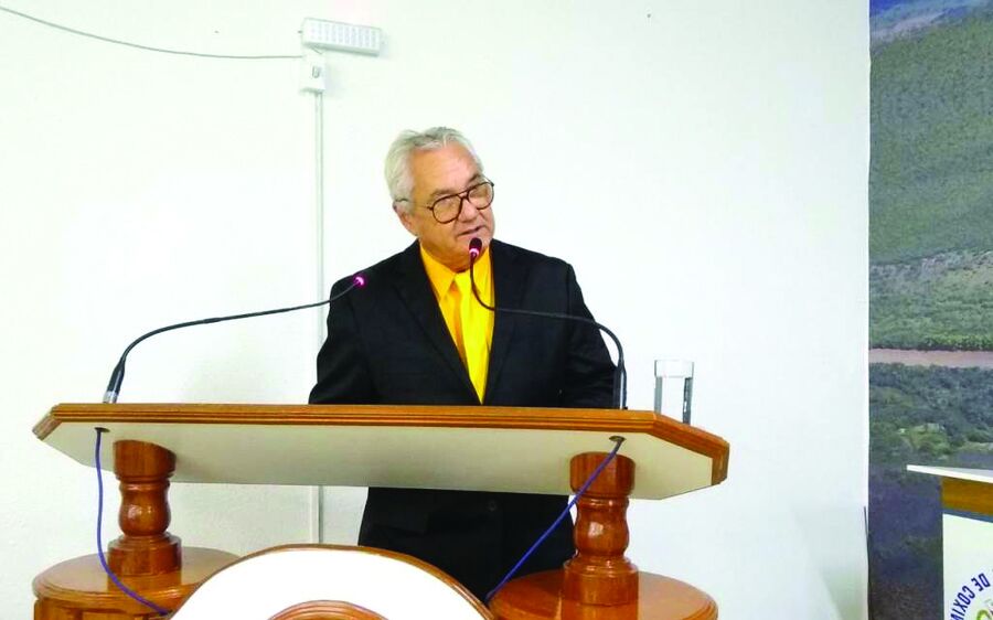 Vereador Carlão viabiliza reforma de ponte e indica uso de caminhão pipa para irrigação de ruas