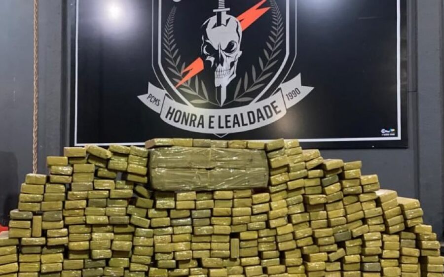 Motorista que ganharia R$ 40 mil por tráfico é preso com carro lotado de maconha