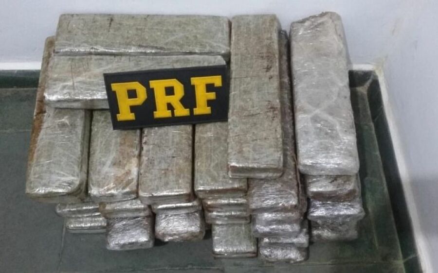 PRF apreende 26 Kg de maconha com passageiro de ônibus em Bandeirantes