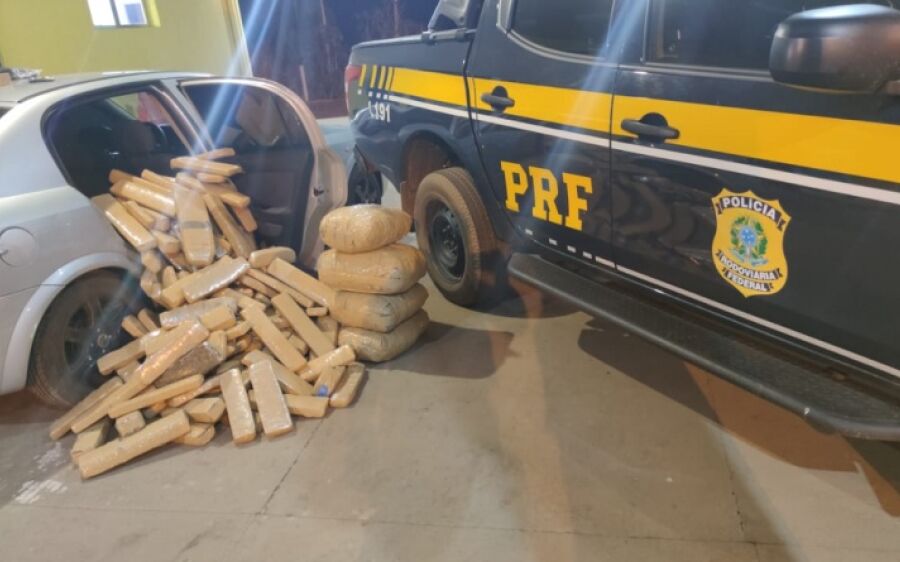 PRF apreende 159 Kg de maconha e 15 Kg de skunk em Coxim