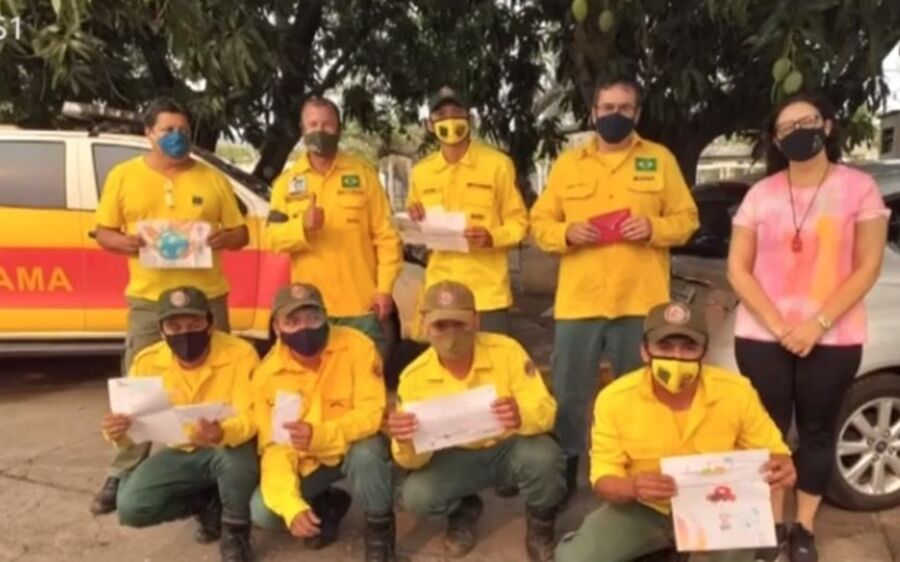 Brigadistas que combatem os incêndios no Pantanal de MS se emocionam com cartinhas de estudantes