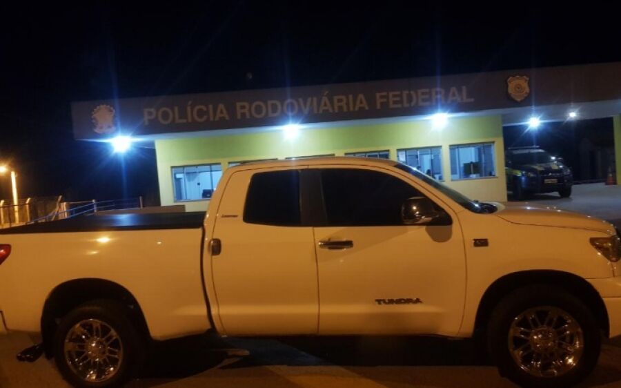 PRF apreende caminhonete  importada de forma ilegal em Coxim 