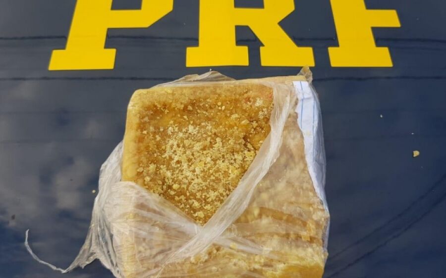 PRF apreende 400 g de cocaína em Bandeirantes