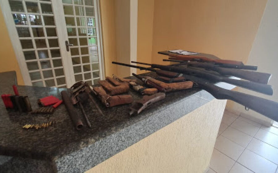 Polícia Militar fecha oficina clandestina de armas em Coxim