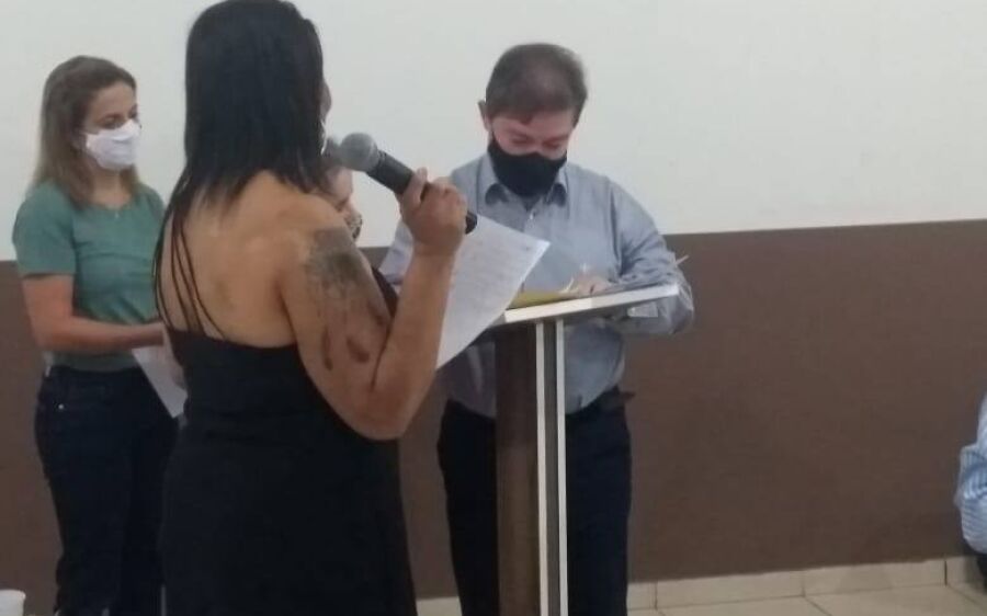 Sim! Dr. Edilson Magro assina  compromisso com a educação de Coxim