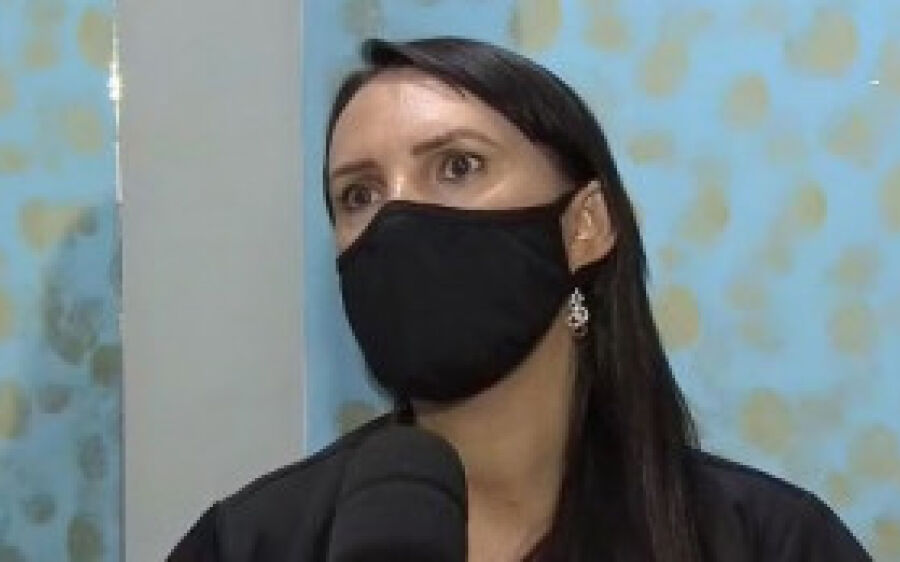Tatuadora devolve autoestima a mulheres redesenhando a mama