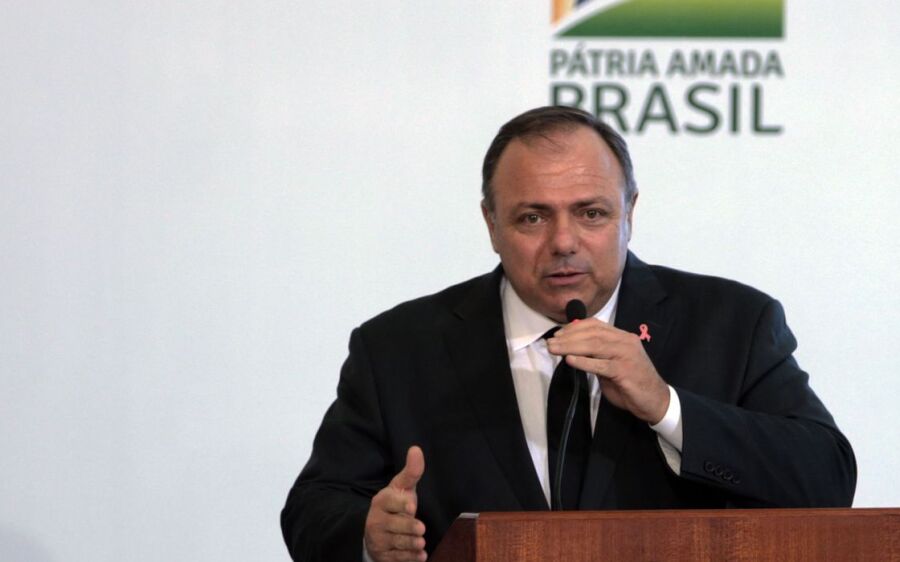 Com covid-19, ministro da Saúde segue internado em Brasília