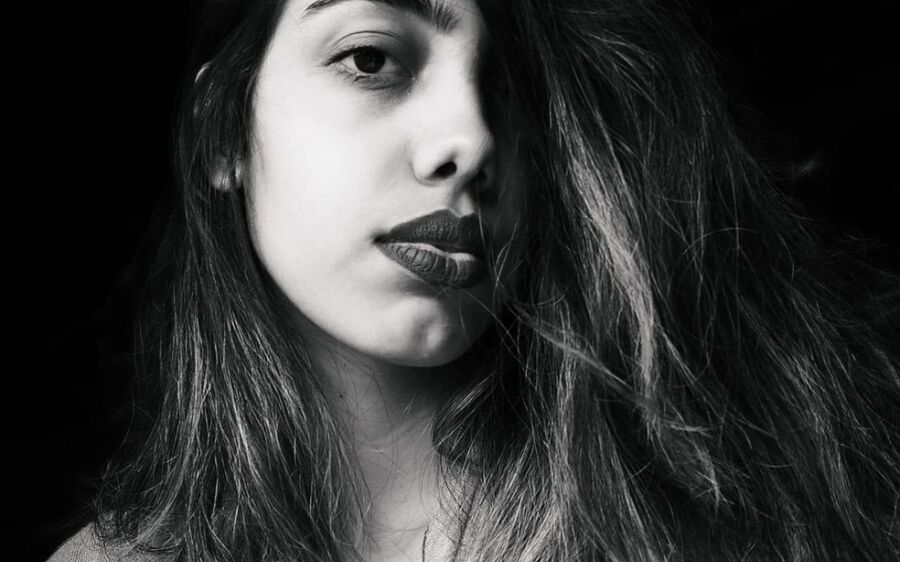 Indignada ao ouvir casos de violência desde 10 anos, estudante faz poesia: 'Estopim