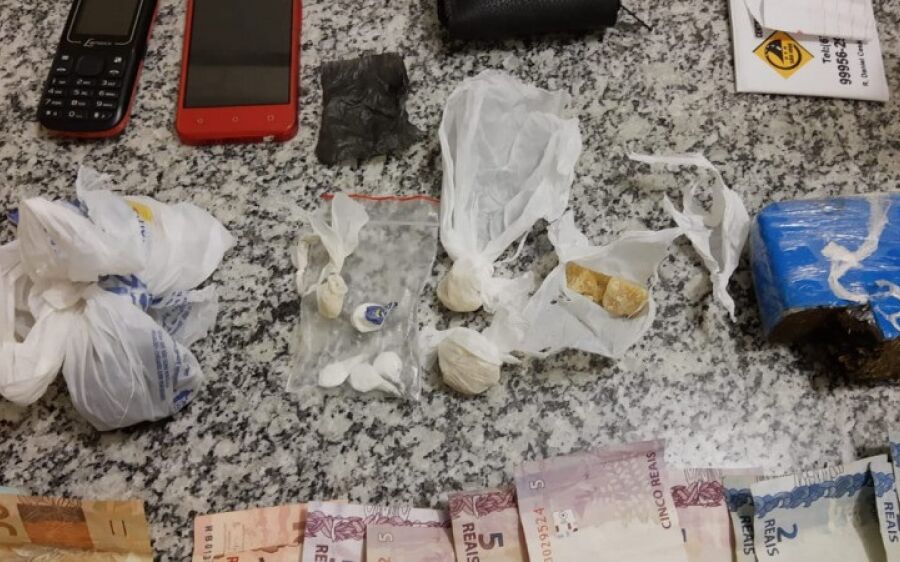 Polícia Civil fecha boca de fumo e prende três por tráfico de drogas
