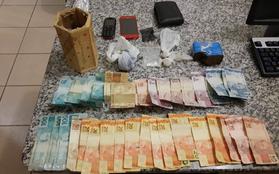 Polícia Civil fecha boca de fumo e  prende três suspeitos de tráfico de drogas
