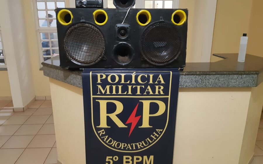 Polícia Militar prende mulher por perturbação da tranquilidade e apreende aparelhagem de som