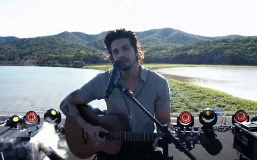 Luan Santana se emociona em live para arrecadar fundos para o Pantanal