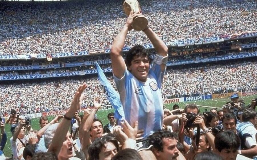 Morre o mito Diego Maradona, maior ídolo do futebol argentino