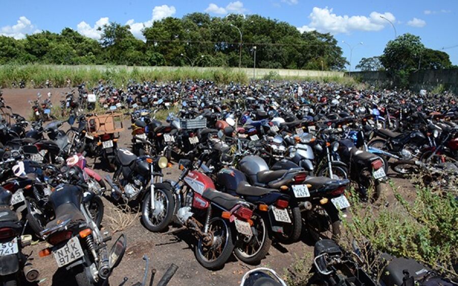 Mais de 400 motocicletas estão disponíveis em leilão de sucata aproveitável do Detran