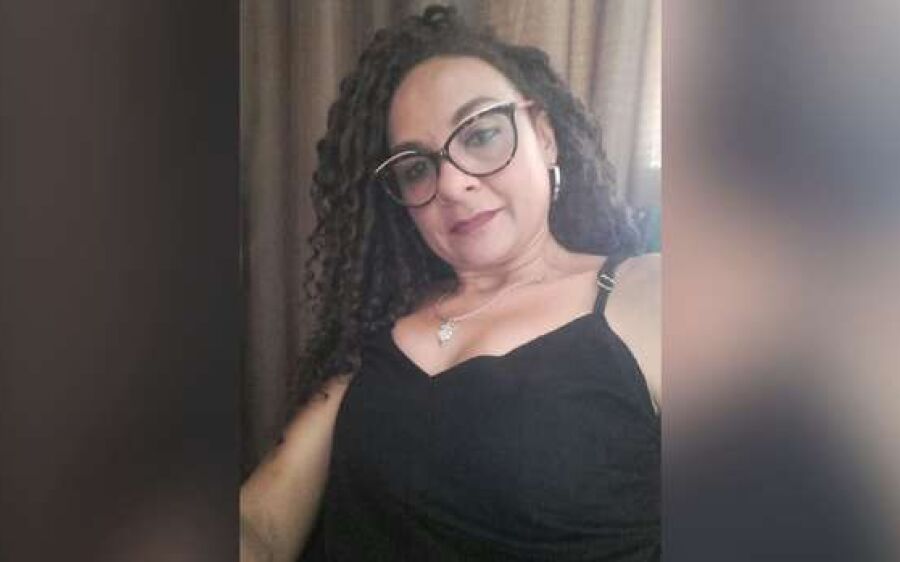 Massagista convenceu amiga a transportar malas com corpo de chargista dizendo que eram roupas