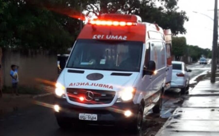 Mãe e filho se enroscam em cabos de fibra óptica e sofrerem queda de moto na Vila Bela