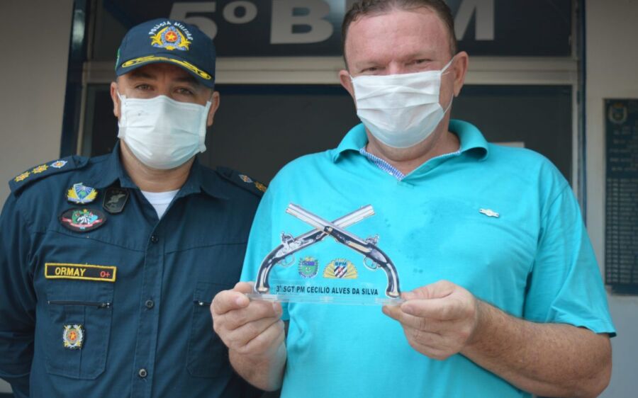 Polícia Militar homenageia policial transferido para reserva em Coxim