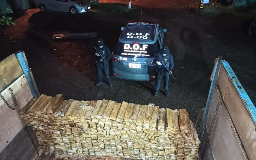 Caminhão carregado com arroz e fundo falso com mais de meia tonelada de maconha é apreendido em MS