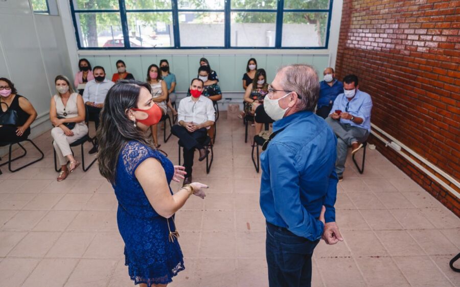 Autoridades empossam nova diretoria de escolas e CEIs municipais