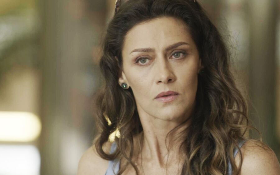 Em flagra na casa de Irene, Joyce descobre caso de Eugênio