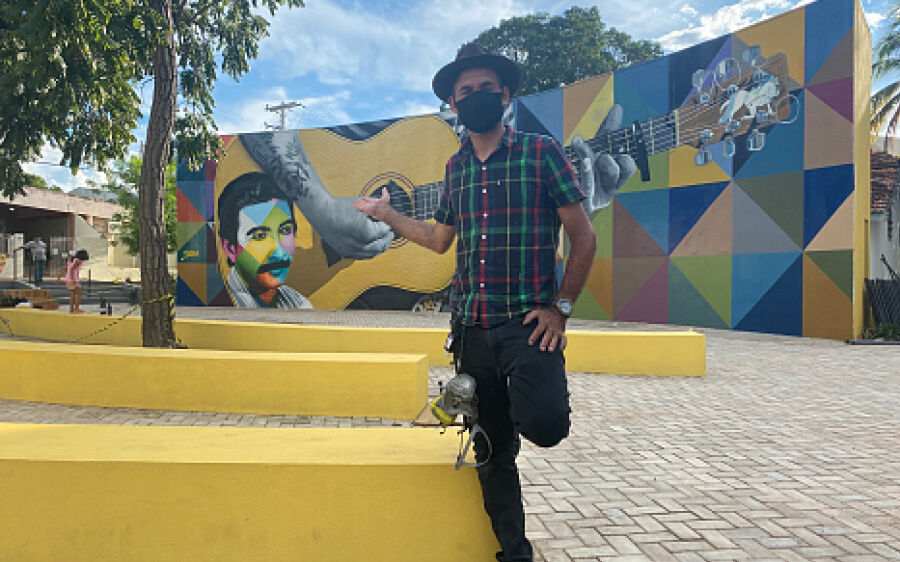 Praça do Pé de Cedro ganha novo atrativo em reverência a Zacarias Mourão