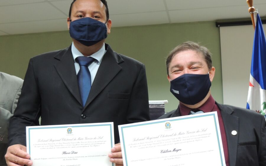Prefeito, vice e vereadores eleitos são diplomados em Coxim