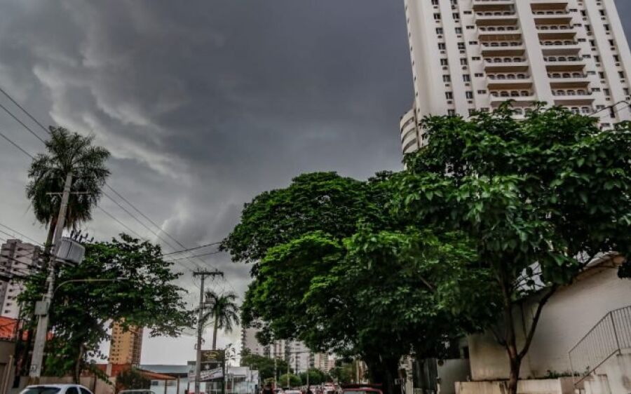 Inmet emite alerta de tempestades com ventos fortes e granizo nesta quinta em MS